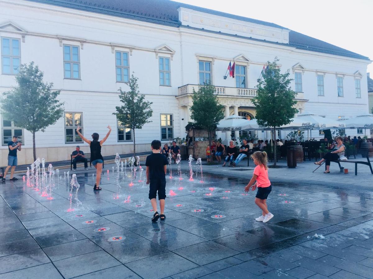 Apollo Inn Velence Exteriör bild